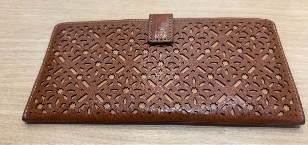 genten ゲンテン ダイヤカットワーク　マチなし長財布 茶色