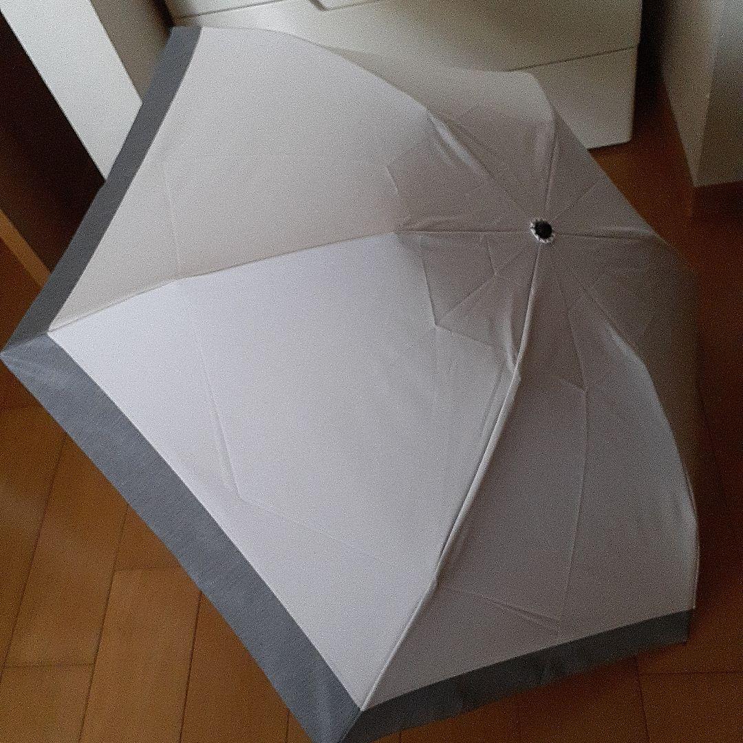 サンバリア100 3段折折りたたみ日傘 ホワイト/縁取りフロストグレー