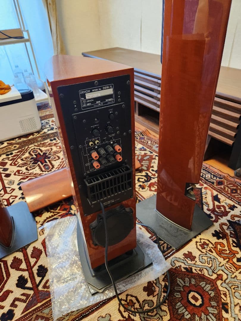 フロア型スピーカー ウッド調