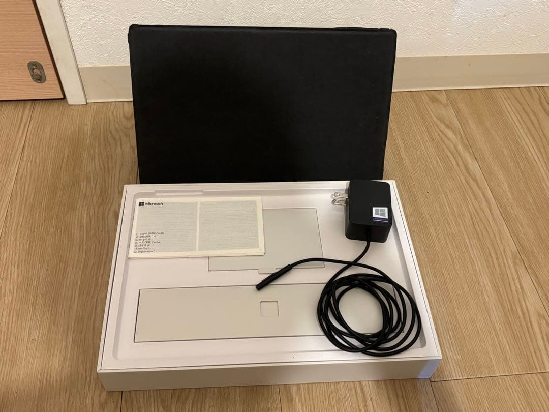 ［本体美品］Surface Pro5 128GBメモリ4GB