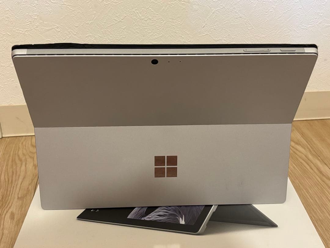 ［本体美品］Surface Pro5 128GBメモリ4GB