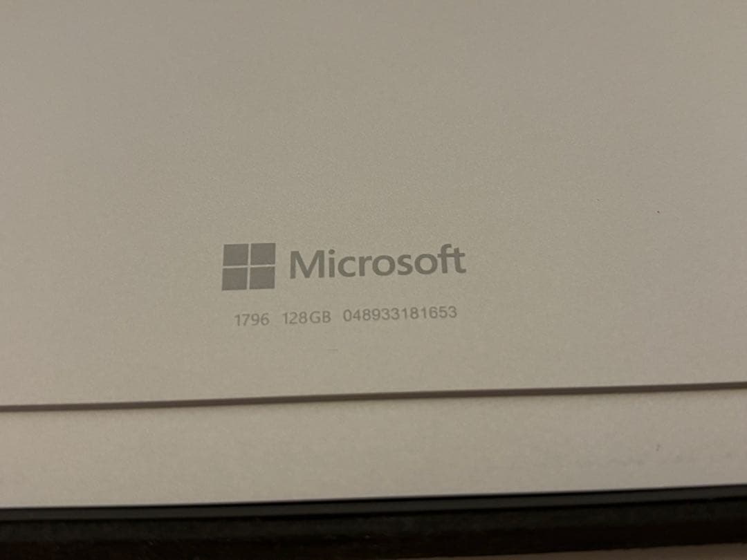 ［本体美品］Surface Pro5 128GBメモリ4GB