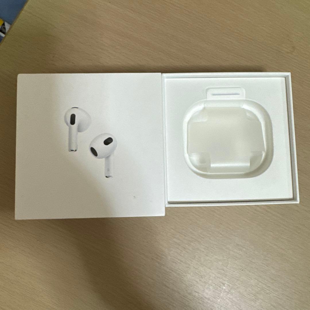 イヤホン AirPods3 with Lighting Charging Case