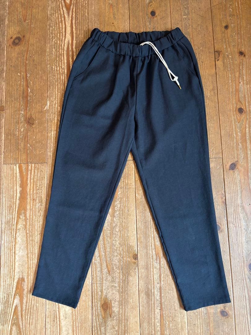 OUR 【LEE別注】【洗える】【接触冷感】涼しくはけるテーパードパンツ