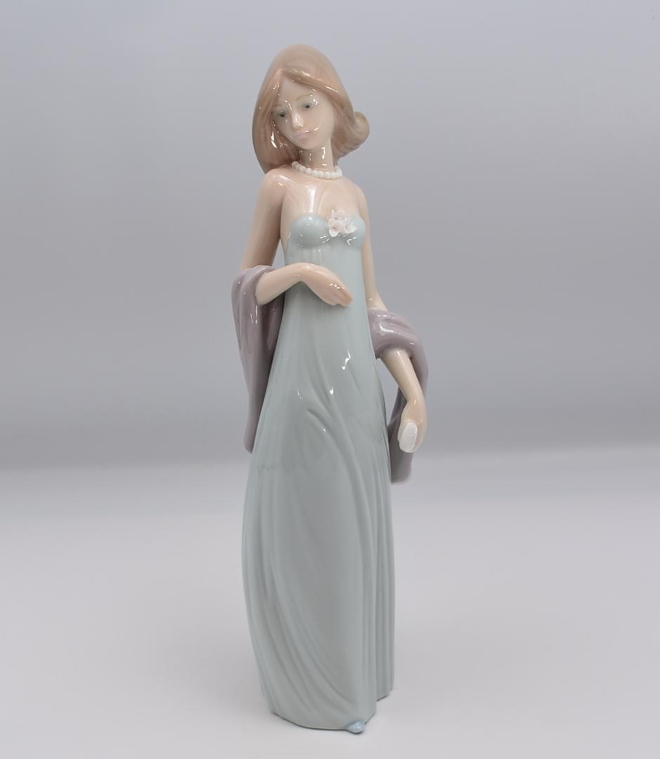 純真な女性／お風呂の美女　リヤドロ　２体おまとめ　光沢仕上げ　ご成約済み