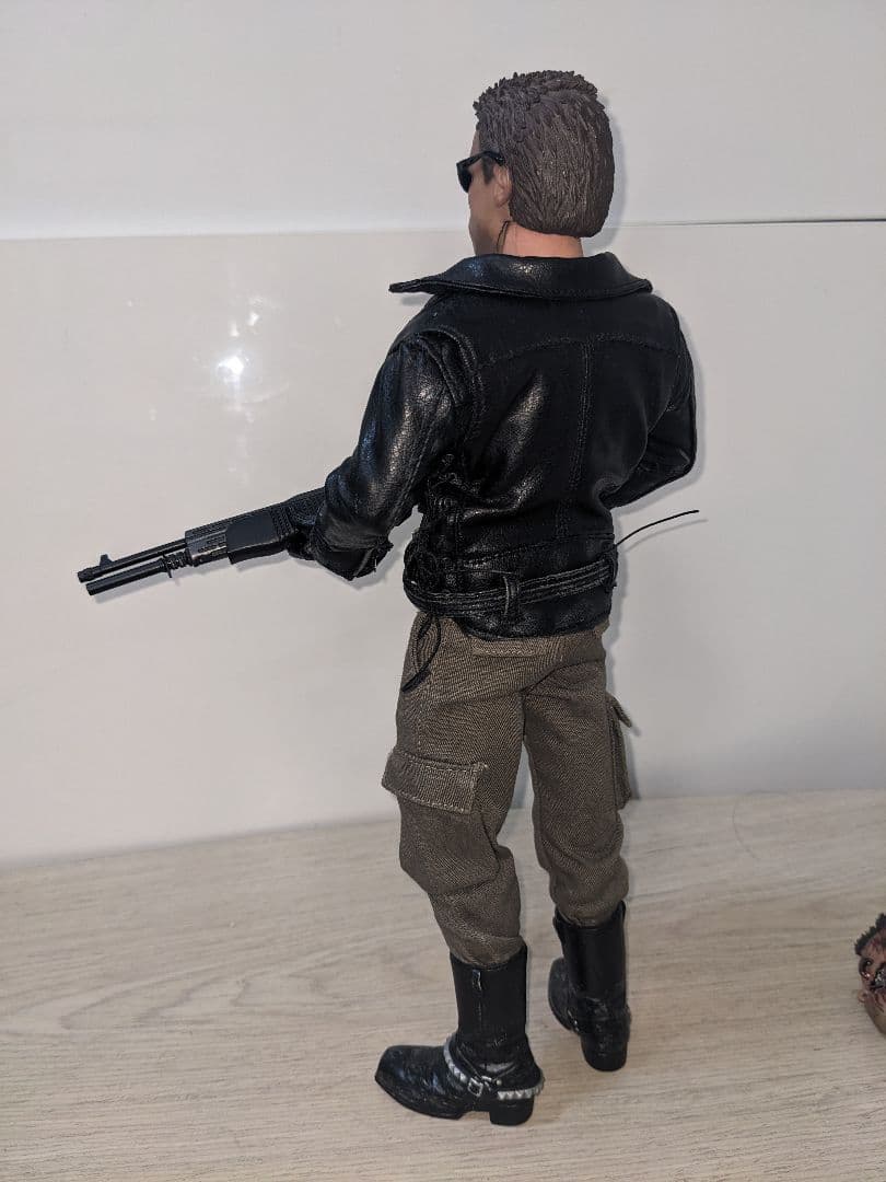 ホットトイズ ターミネーターT800バトルダメージ1/6 フィギュアMMS238