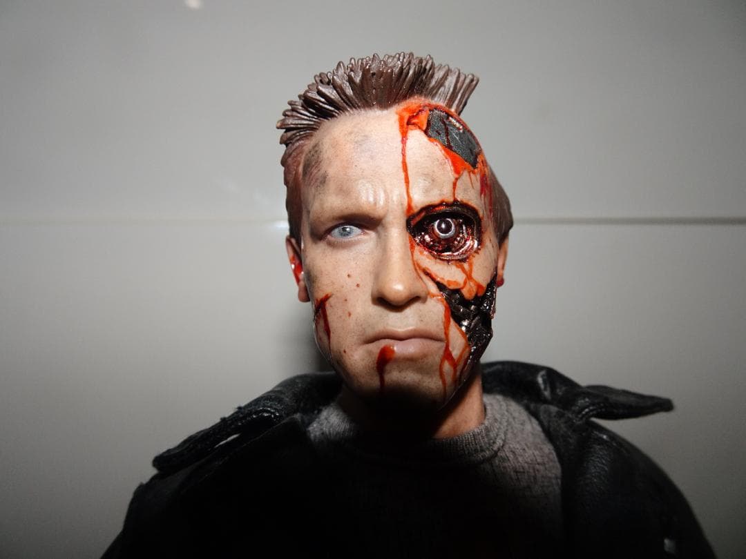 ホットトイズ ターミネーターT800バトルダメージ1/6 フィギュアMMS238