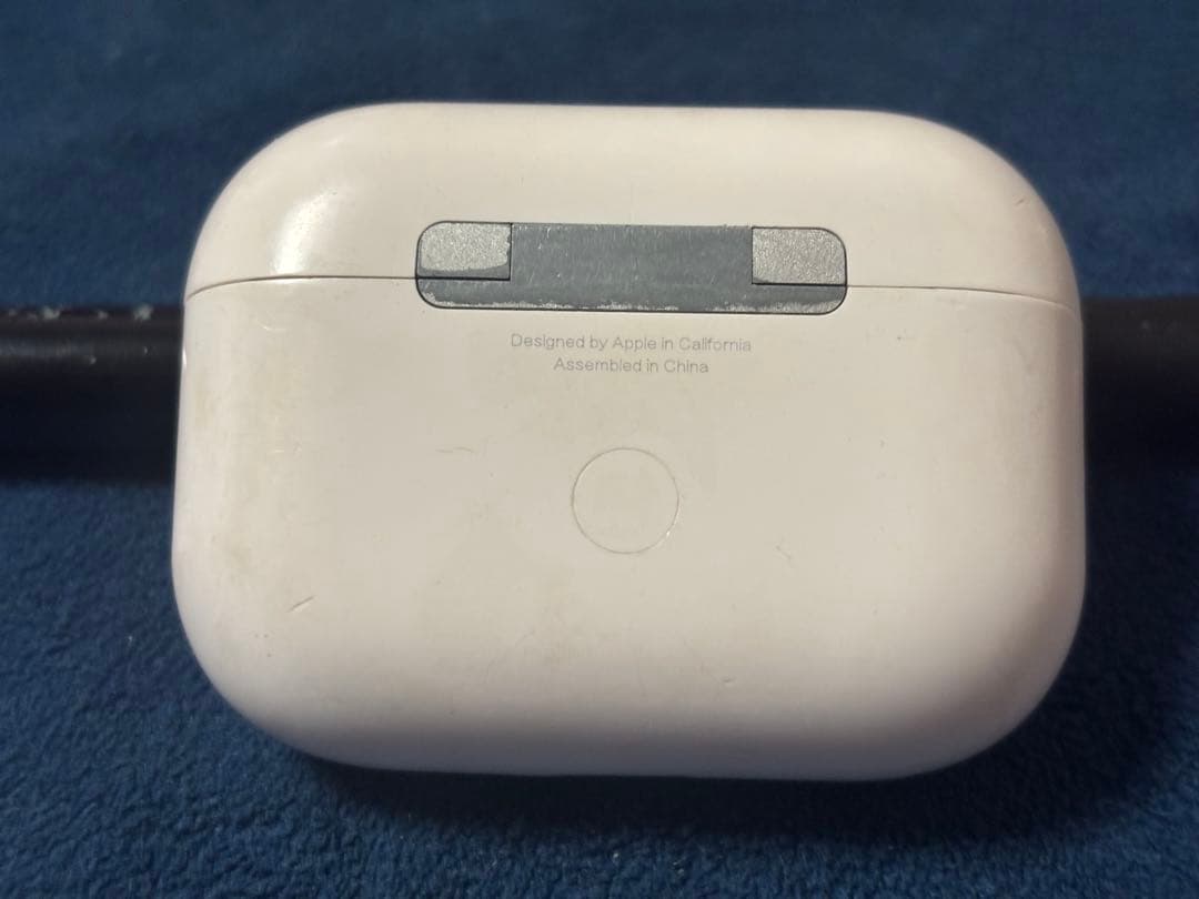 AirPods Pro (第2世代）lightning端子モデル 充電ケース付き