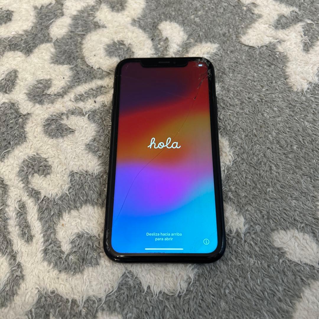 iPhone XR 画面割れ　背面は綺麗　使用出来ます SIMフリー　初期化済み