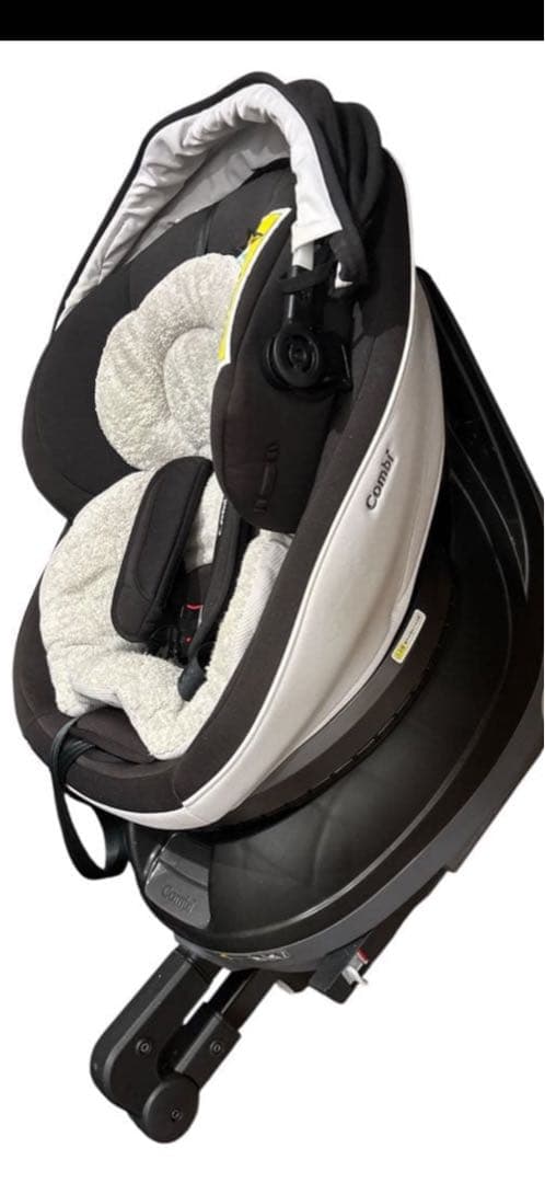 コンビ　回転式チャイルドシート ブラック/ホワイト