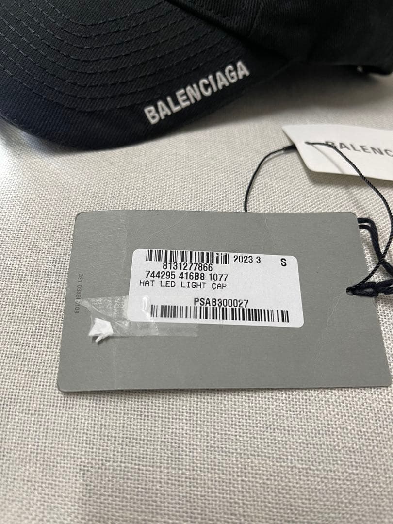 未使用品正規BALENCIAGA LEDライト付きキャップ ベースボールキャップ