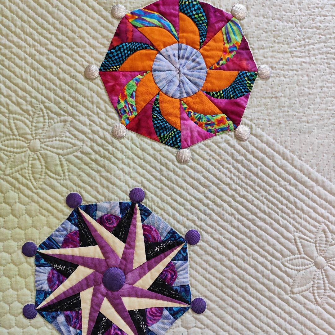 パッチワークタペストリー「春の予感」縦 166cm 横147cm の大作