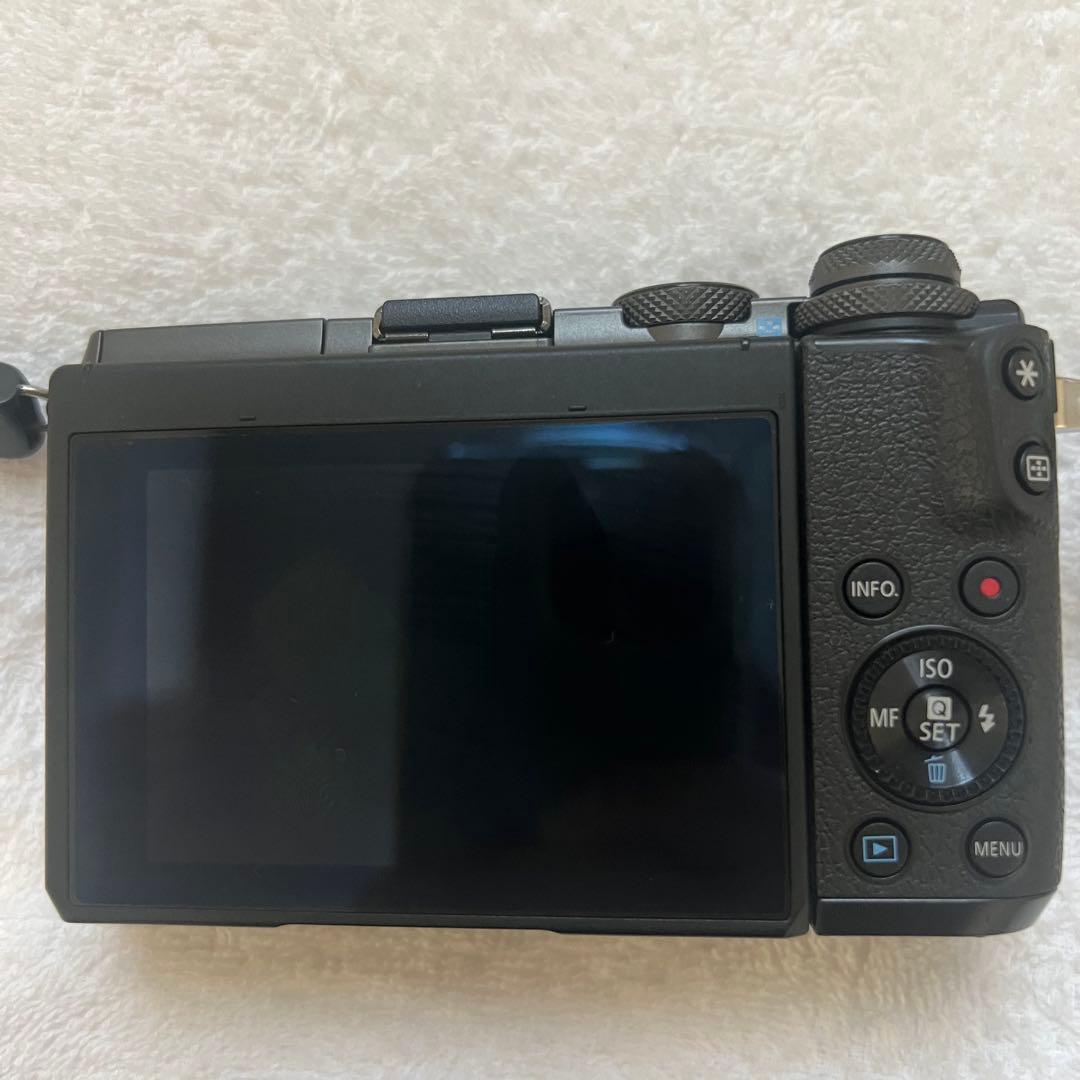 2/10限定値引き！！CanonEOS M6ミラーレスカメラ本体と付属品他