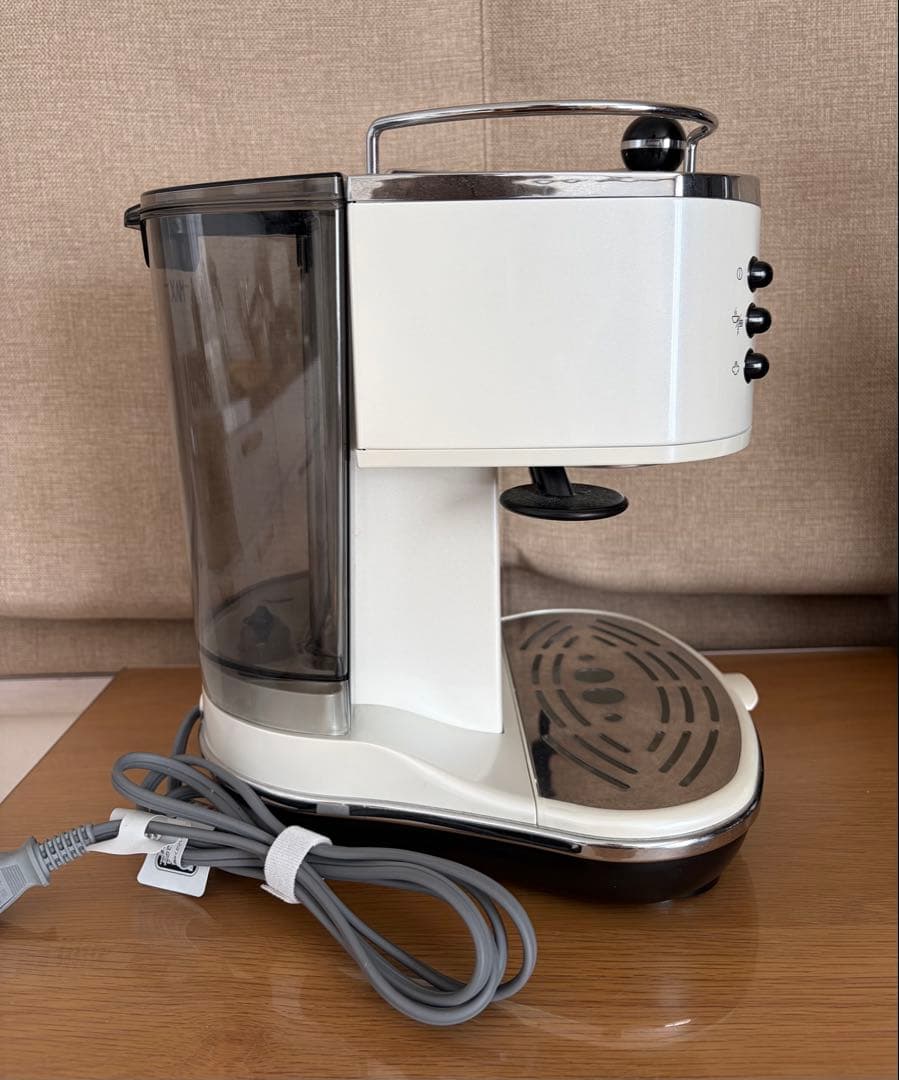 DeLonghi ECO310 エスプレッソマシン ホワイト