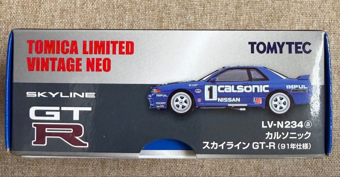 トミカリミテッドヴィンテージ　カルソニック　スカイライン GT-R