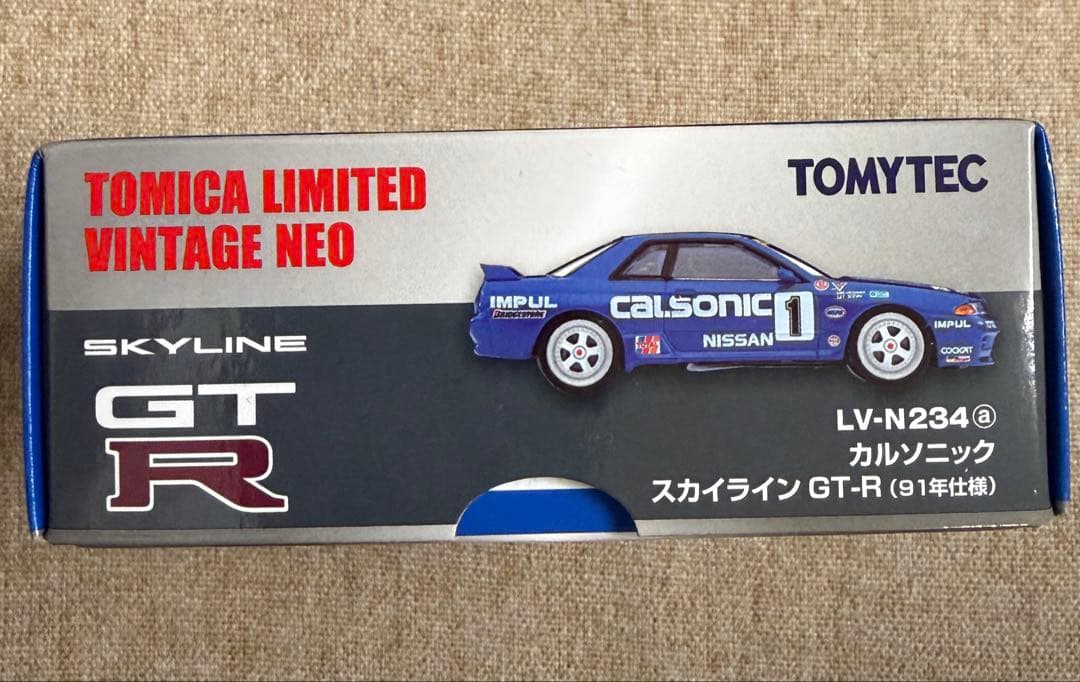 トミカリミテッドヴィンテージ　カルソニック　スカイライン GT-R