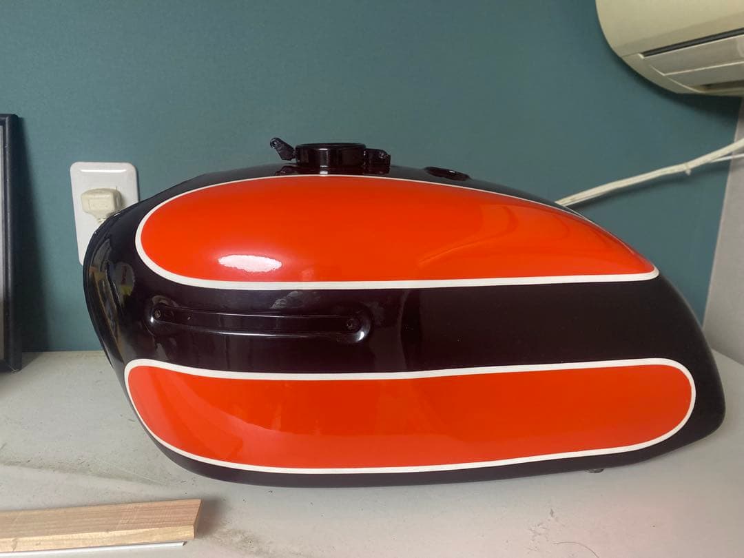 カワサキ　w1sa純正タンク