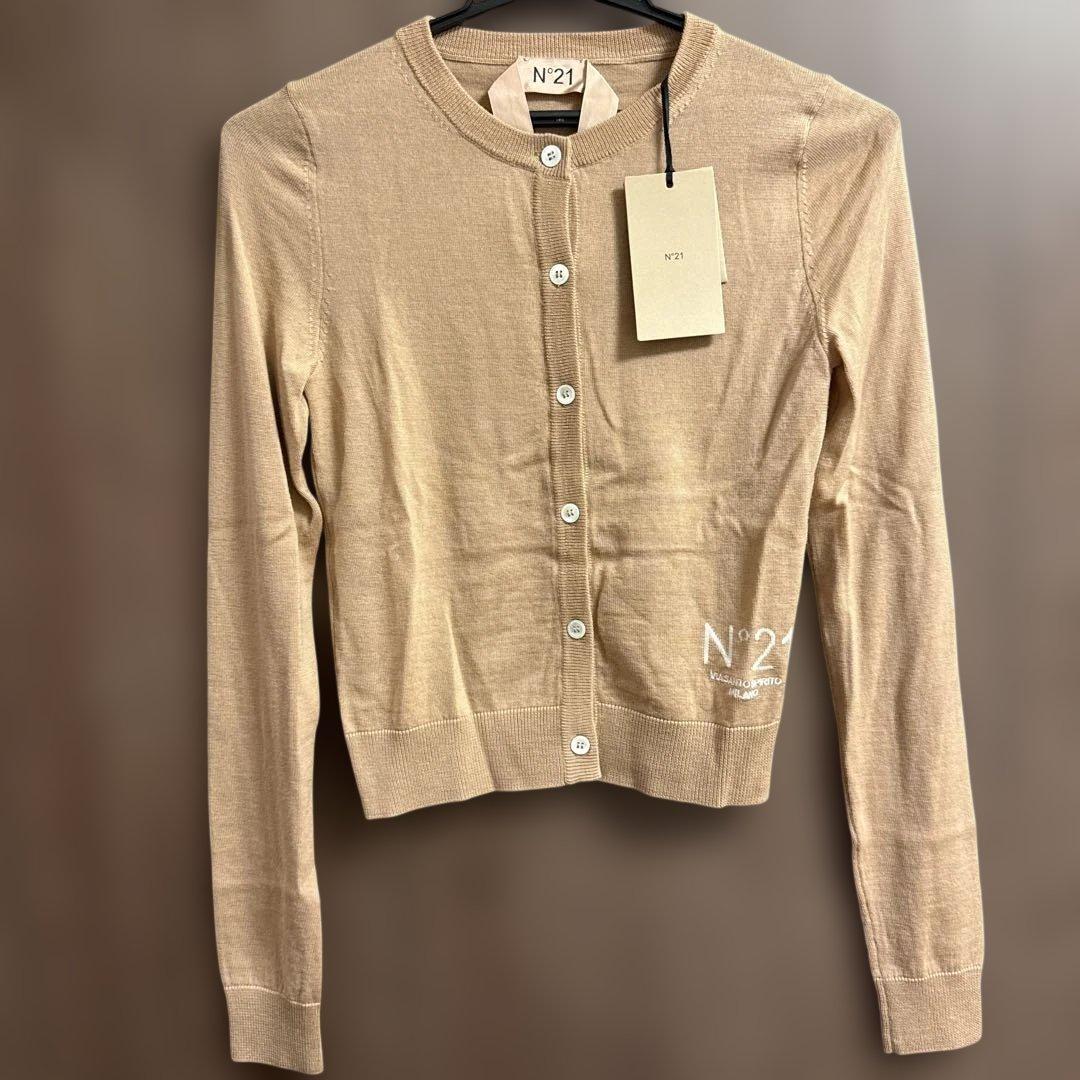 新品未使用N°21 ベージュ ヴァージンウールカーディガン
