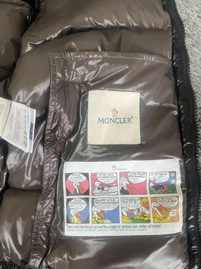 MONCLER ブラックダウンベスト フード付き~~~