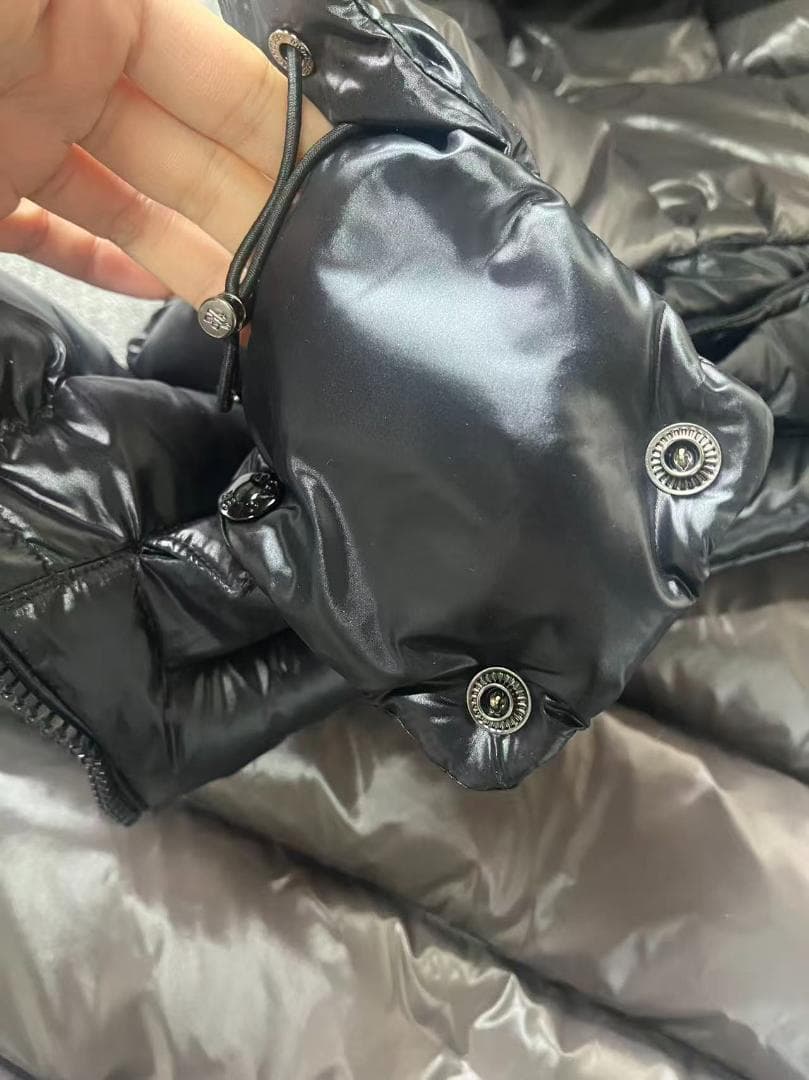 MONCLER ブラックダウンベスト フード付き~~~