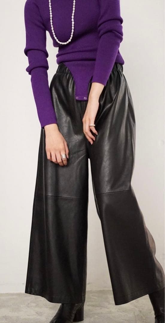 パンツ IIROT / Aynthetic Leather Cropped Pants