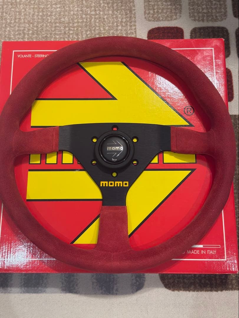 MOMOステアリング MOD.78 35パイ RED/スエー ド M-64