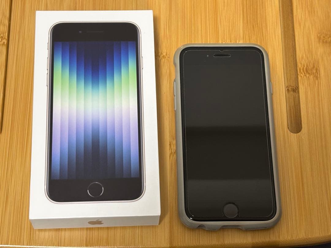 Apple iPhone SE第三世代スターライト 64GB 本体　SIMフリー