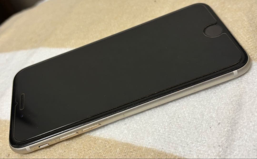 Apple iPhone SE第三世代スターライト 64GB 本体　SIMフリー