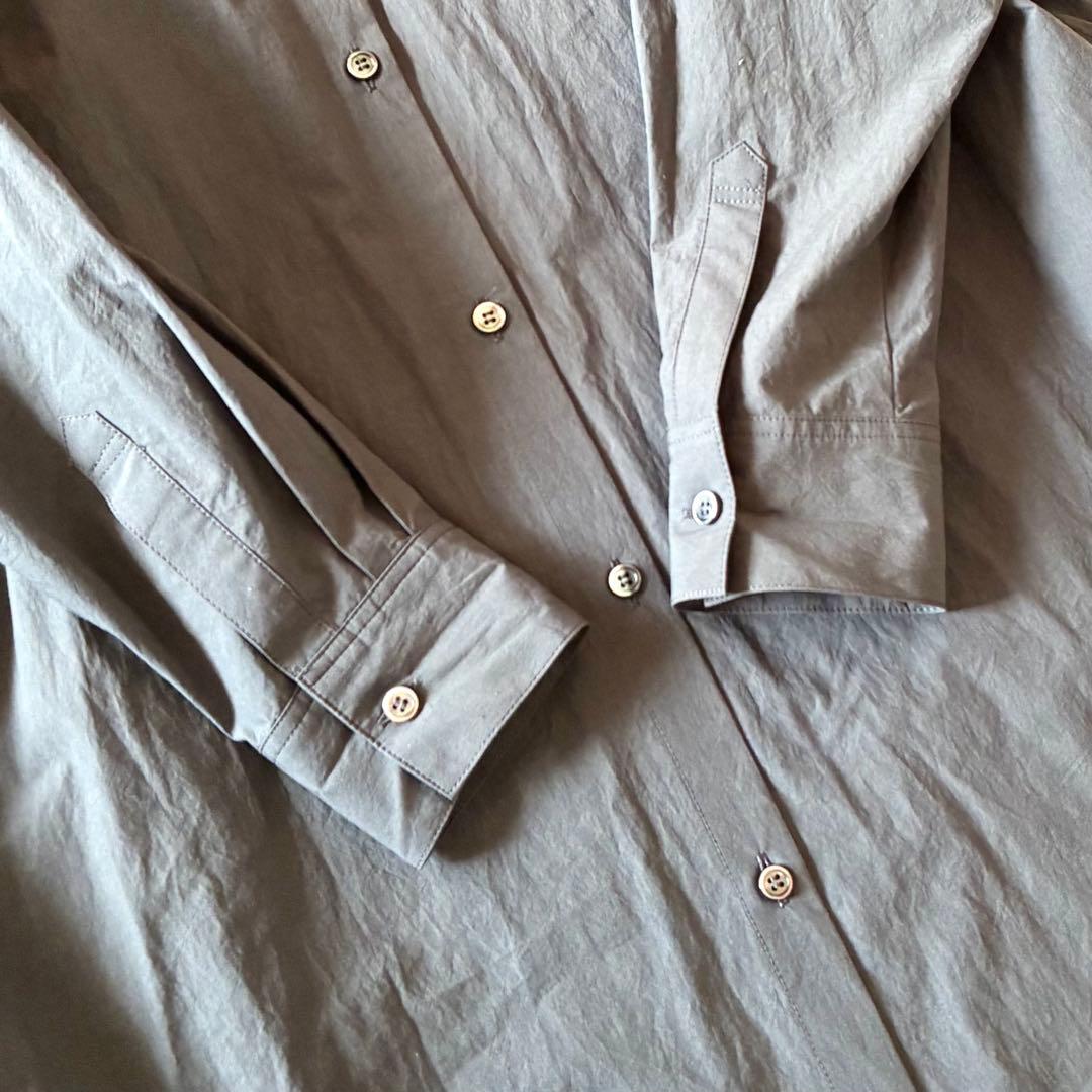 美品✨ビアズリー　2023AW　後ろフリルシャツワンピース　グレー　マキシ丈