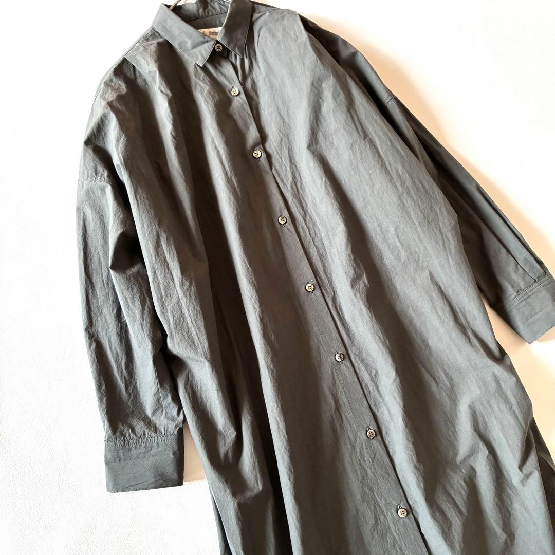 美品✨ビアズリー　2023AW　後ろフリルシャツワンピース　グレー　マキシ丈