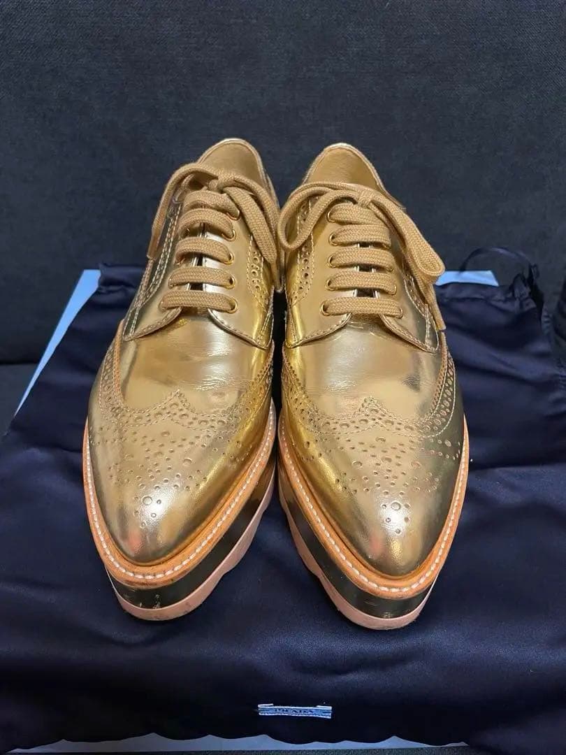 【希少♡美品】PRADA ソールが可愛いゴールド ローファー