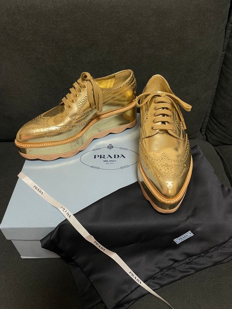 【希少♡美品】PRADA ソールが可愛いゴールド ローファー