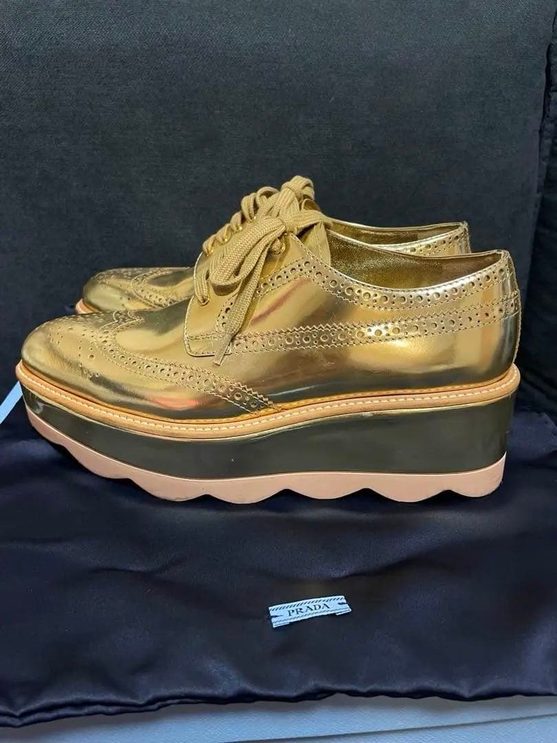 【希少♡美品】PRADA ソールが可愛いゴールド ローファー