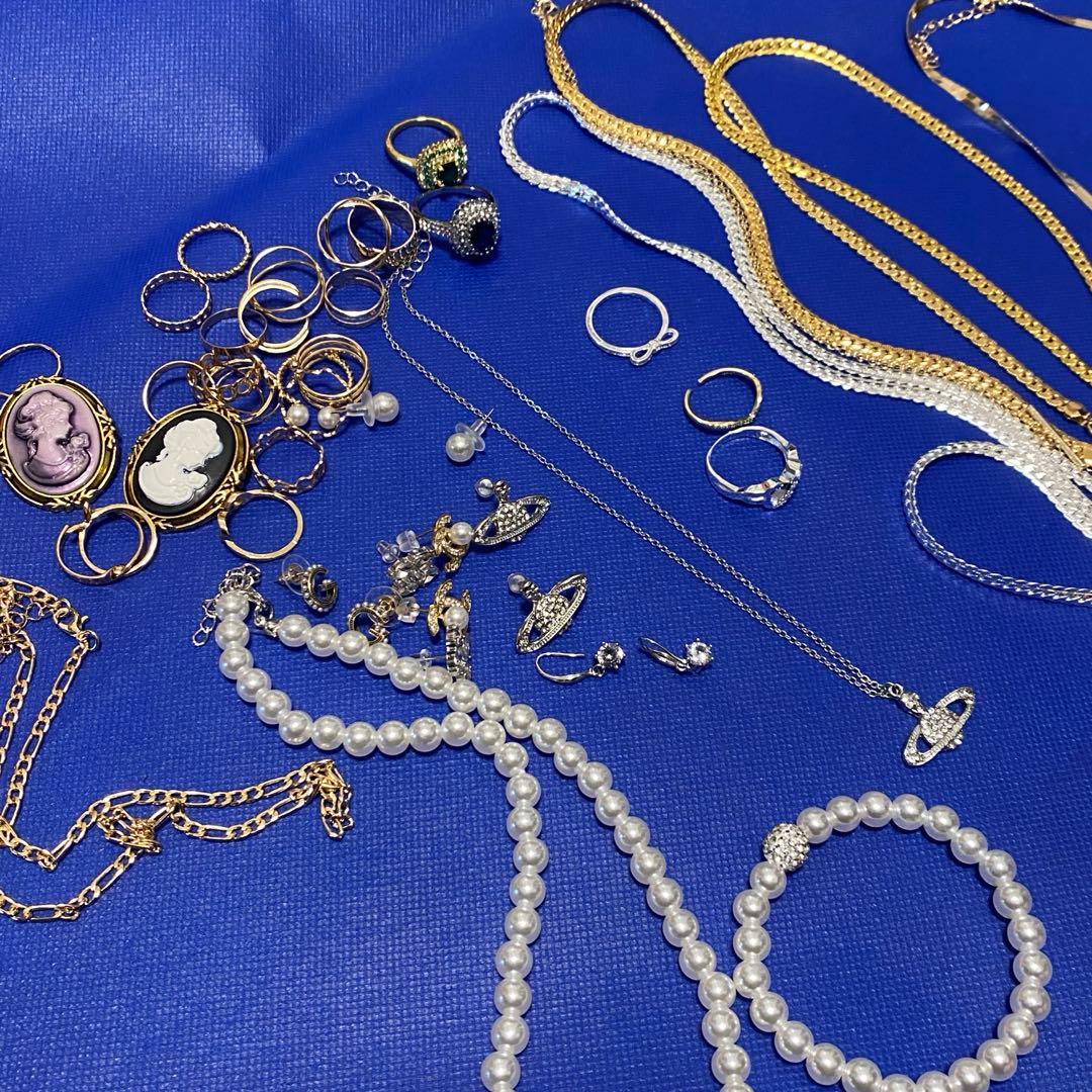 遺品整理/アクセサリー/まとめ売り/イミテーション/ピアス/指輪/カメオブローチ