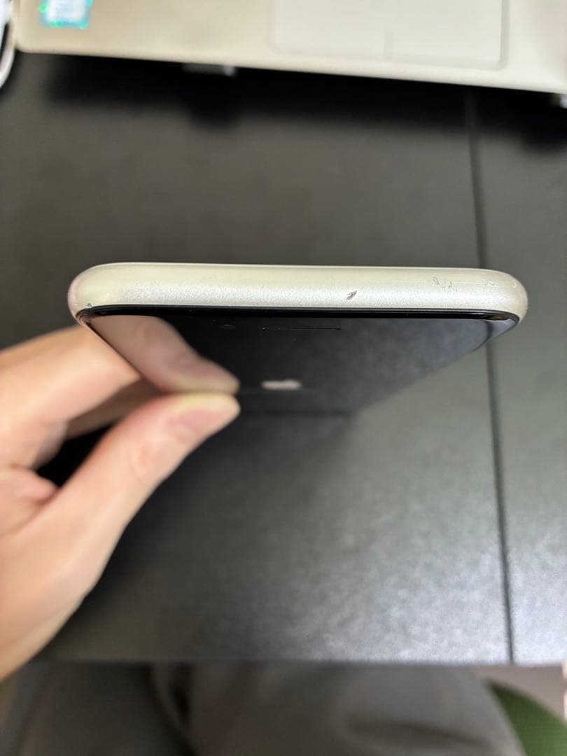 【中古・美品】iPhone se3 本体及び付属品