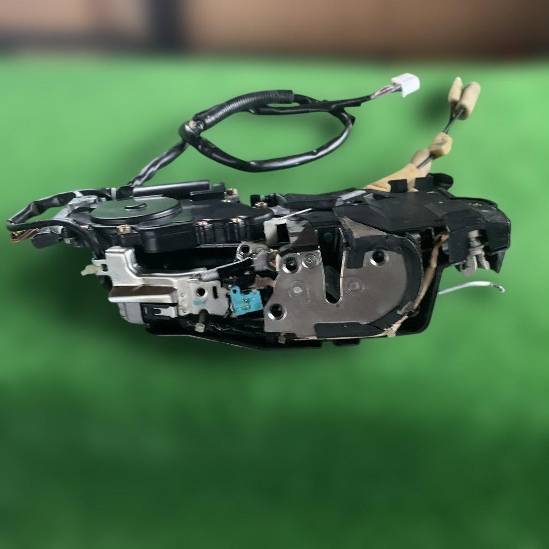 トヨタ　セルシオ　30 31 後期　純正ドアロックアクチュエーター　右前　中古品