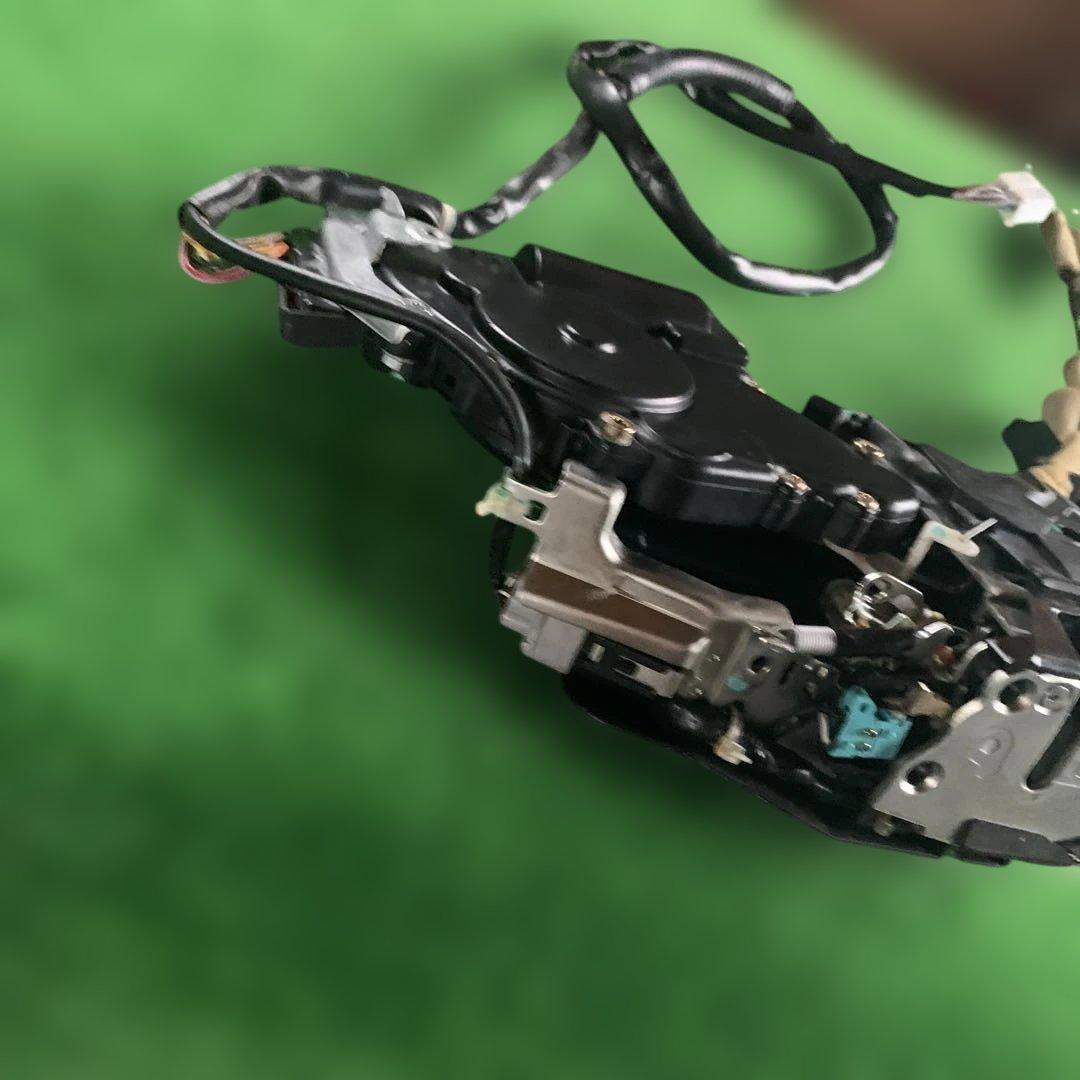 トヨタ　セルシオ　30 31 後期　純正ドアロックアクチュエーター　右前　中古品