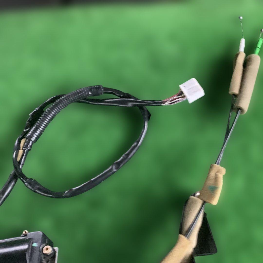 トヨタ　セルシオ　30 31 後期　純正ドアロックアクチュエーター　右前　中古品