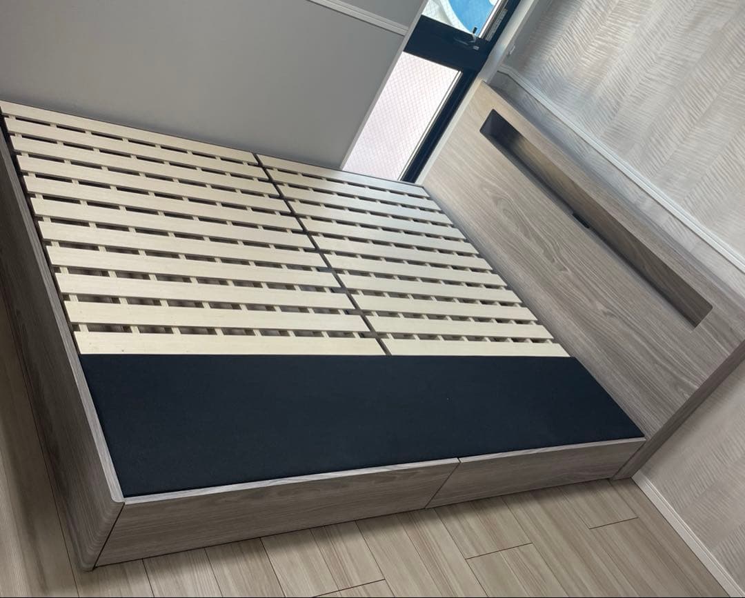 クイーンベッドフレーム　ライトグレー