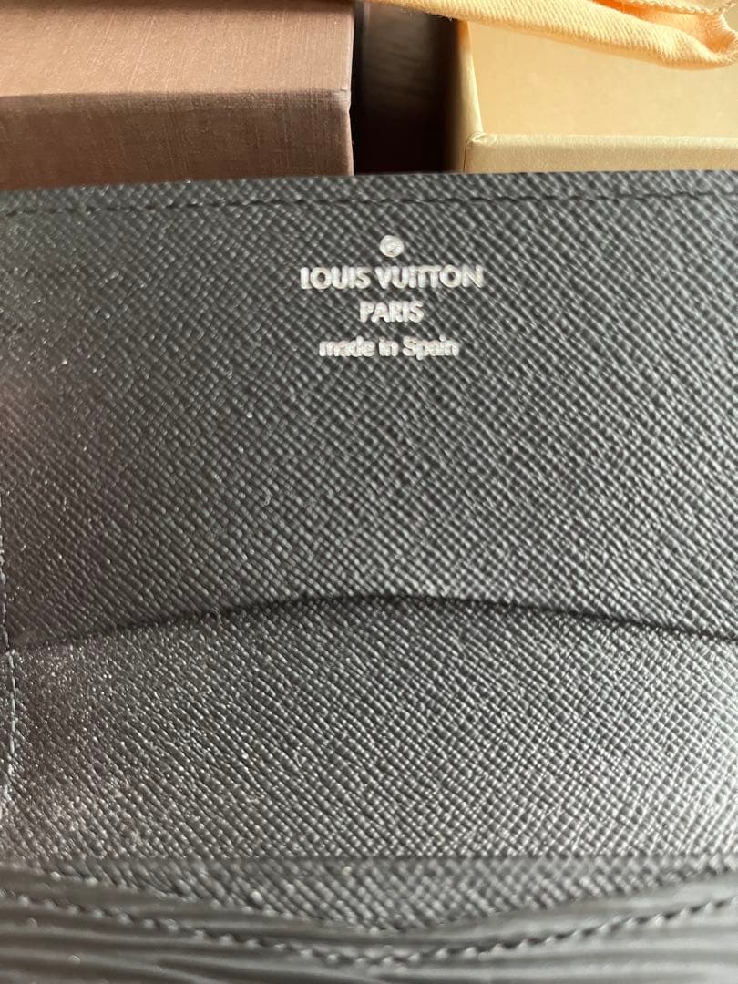 ルイヴィトンエピ　ブラック名刺入れ