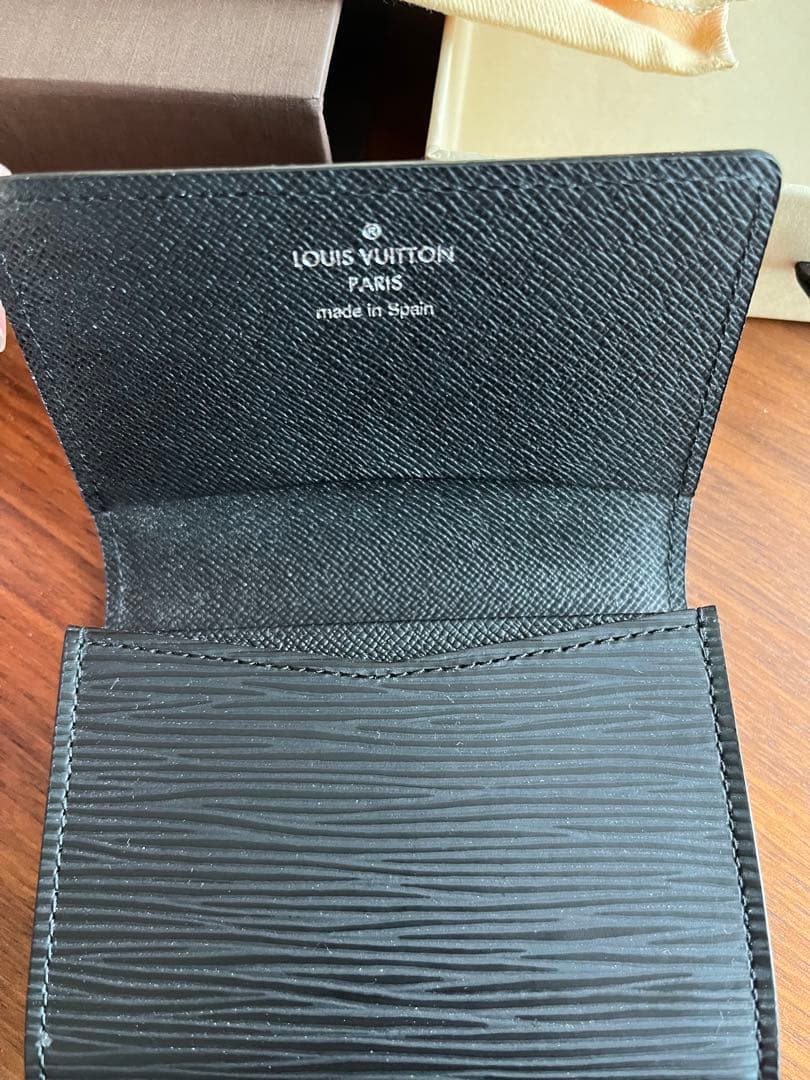 ルイヴィトンエピ　ブラック名刺入れ