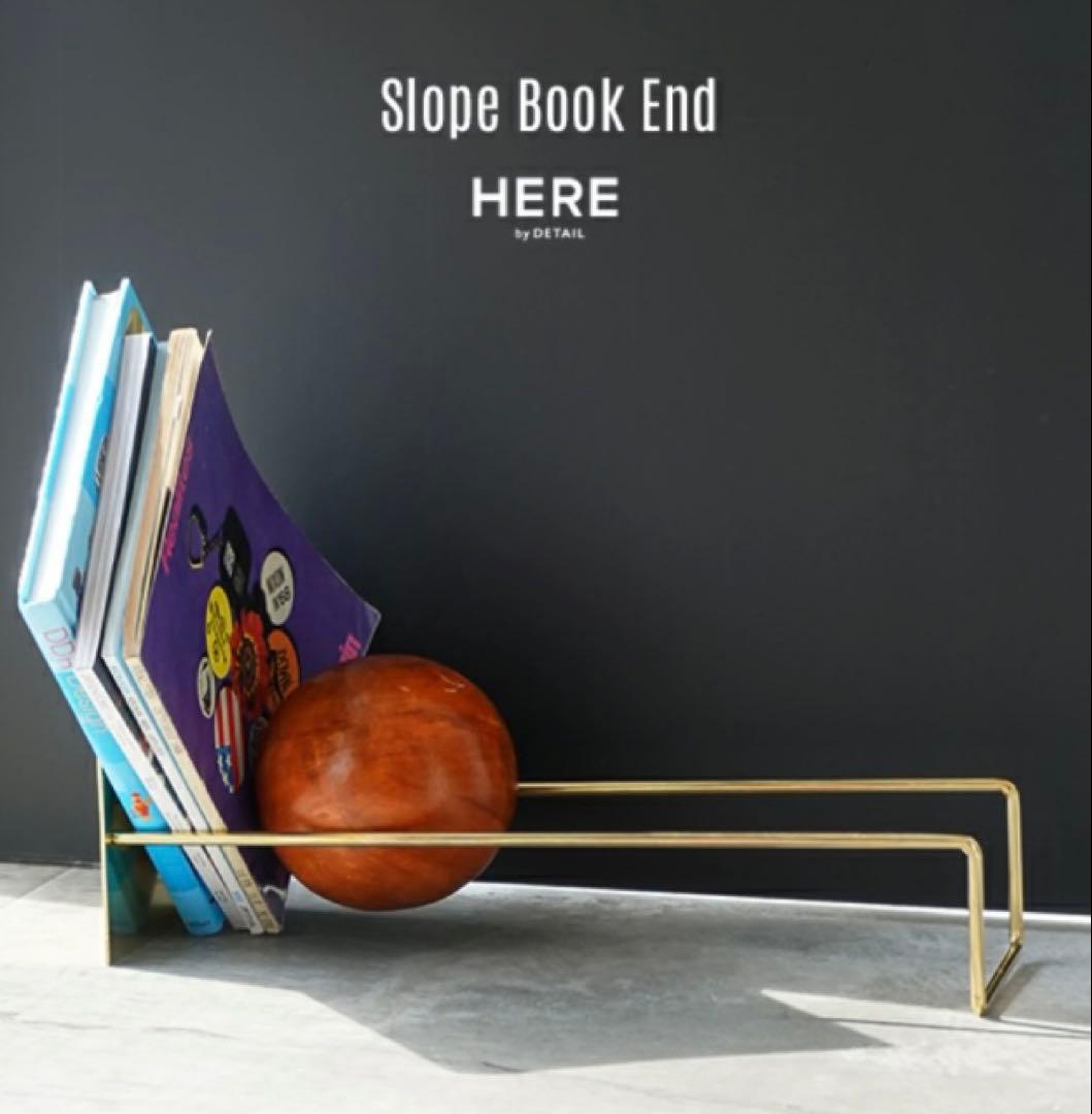 HERE by DETAIL スロープブックエンド　ゴールド