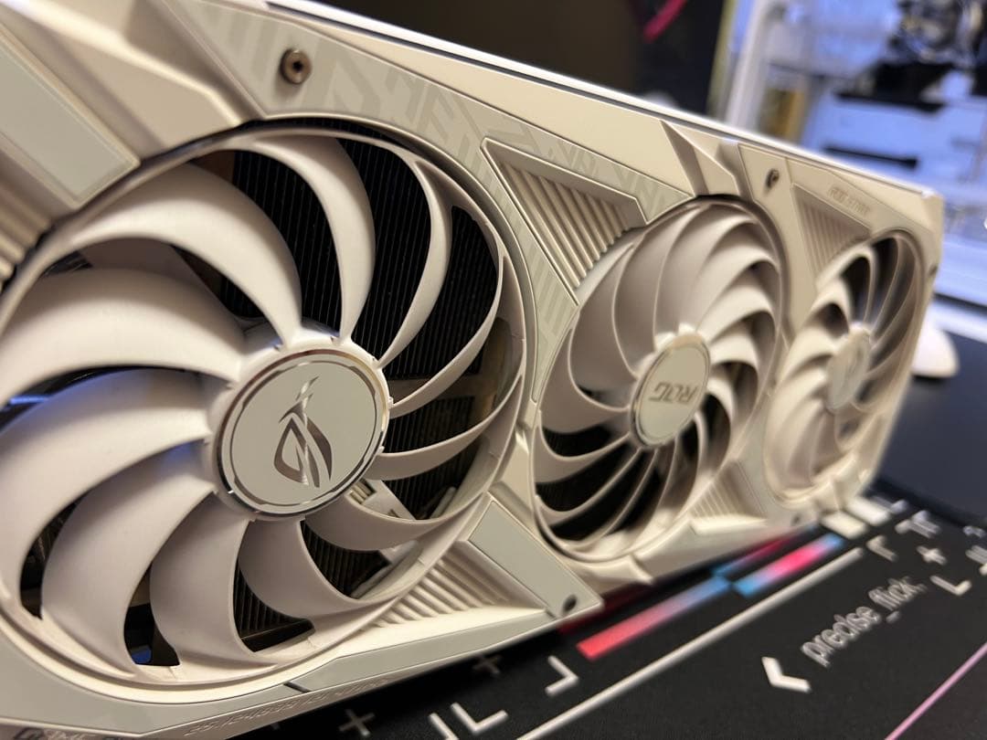 グラフィックボード・グラボ・ビデオカード rog GeForce RTX3090 O24G white
