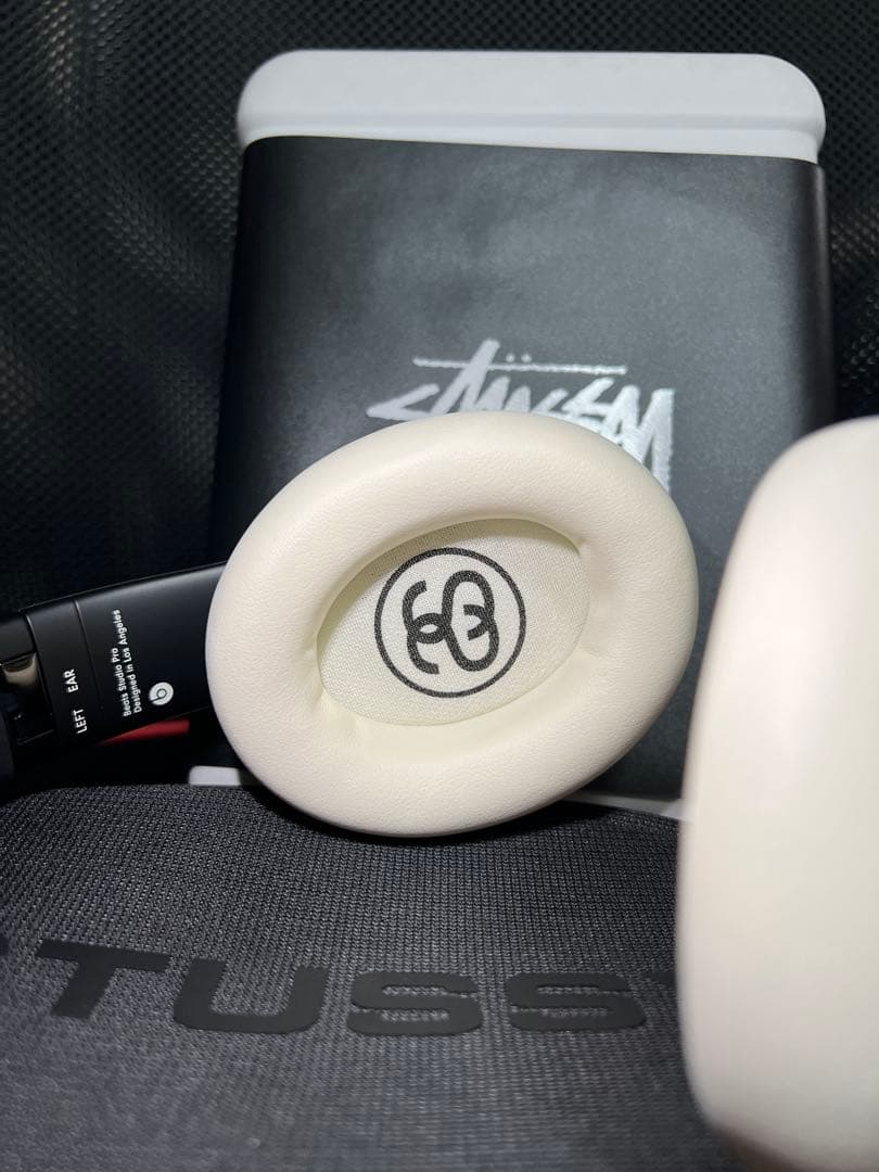 [早い者勝ち]STÜSSY & BEATS STUDIO PRO