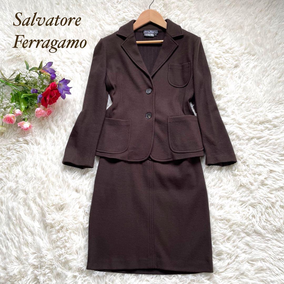 Salvatore Ferragamo ブラウンカシミヤ混スカートスーツ上下