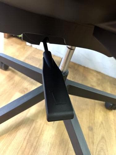 J【中古品】イトーキ サリダチェア YL8 可動肘付 YL8-SGBL-AEL