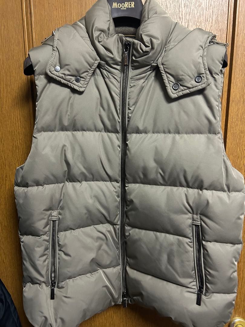 新品ムーレーMoorer グレージュ ダウンベスト　fire-wk 　国内正規品