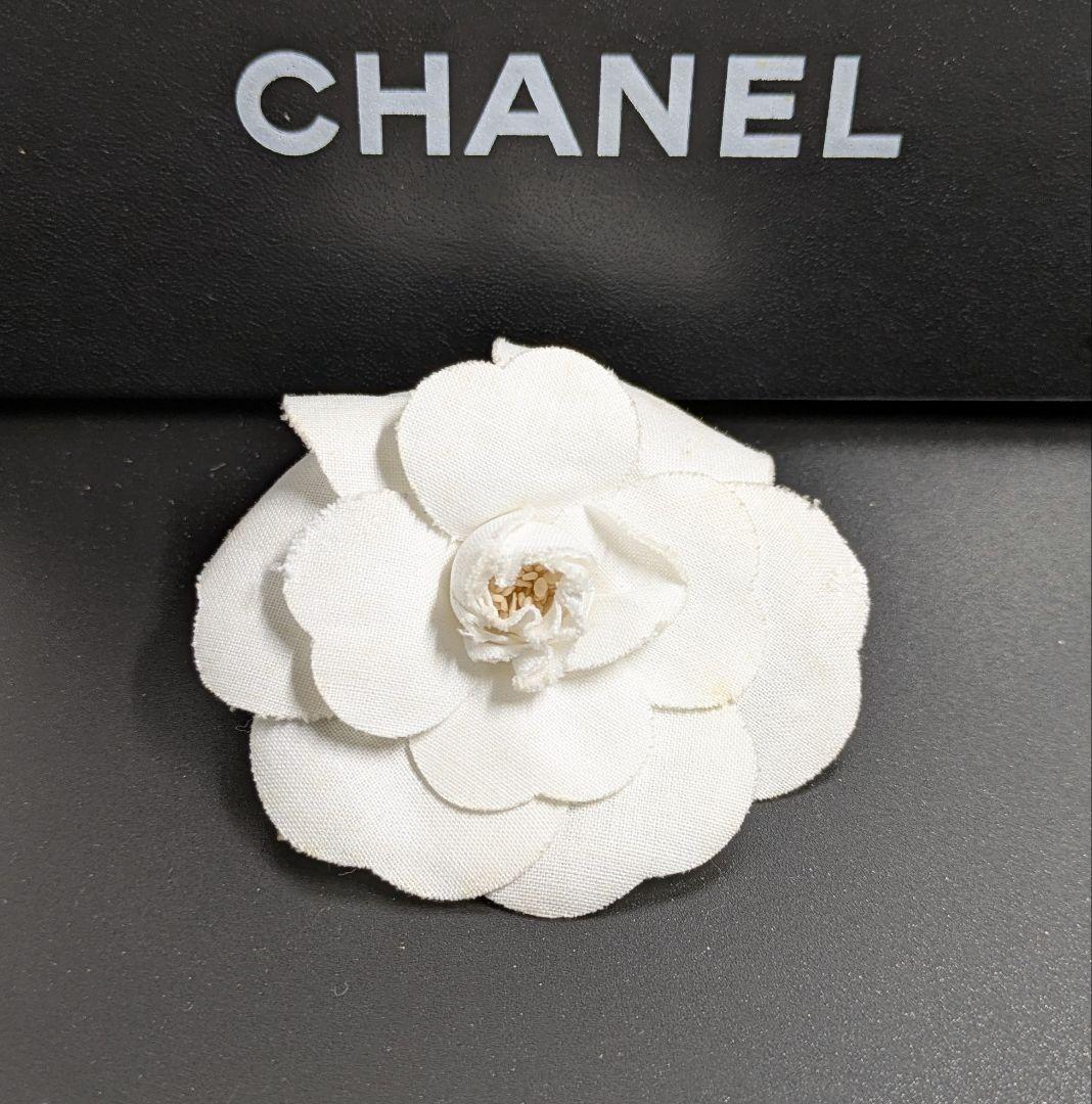 CHANEL シャネル　カメリア　ブローチホワイト コサージュ　レディース