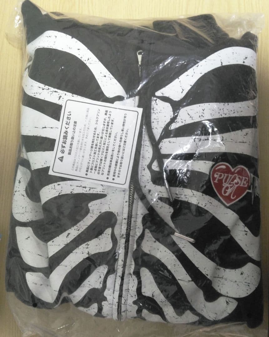 treasure PULSE ON パーカー