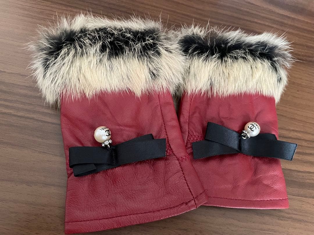 CHANEL 赤 レザー 手袋 ファー付き